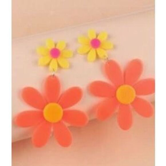 Adorable Flower Earrings - Picture 2 of 4